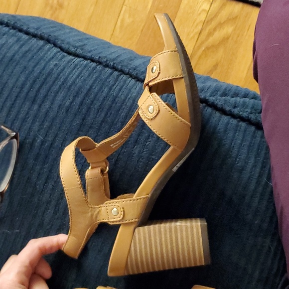 Clarks high heeled sandals, tan, size 7.5 - Picture 4 of 8